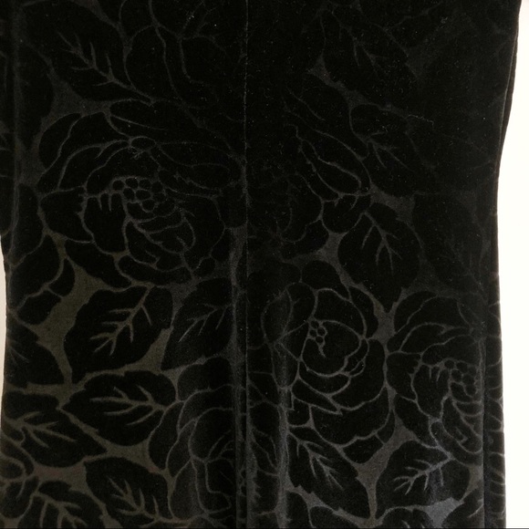 Vintage 90’s Velvet Dress with embossed roses - Picture 7 of 8